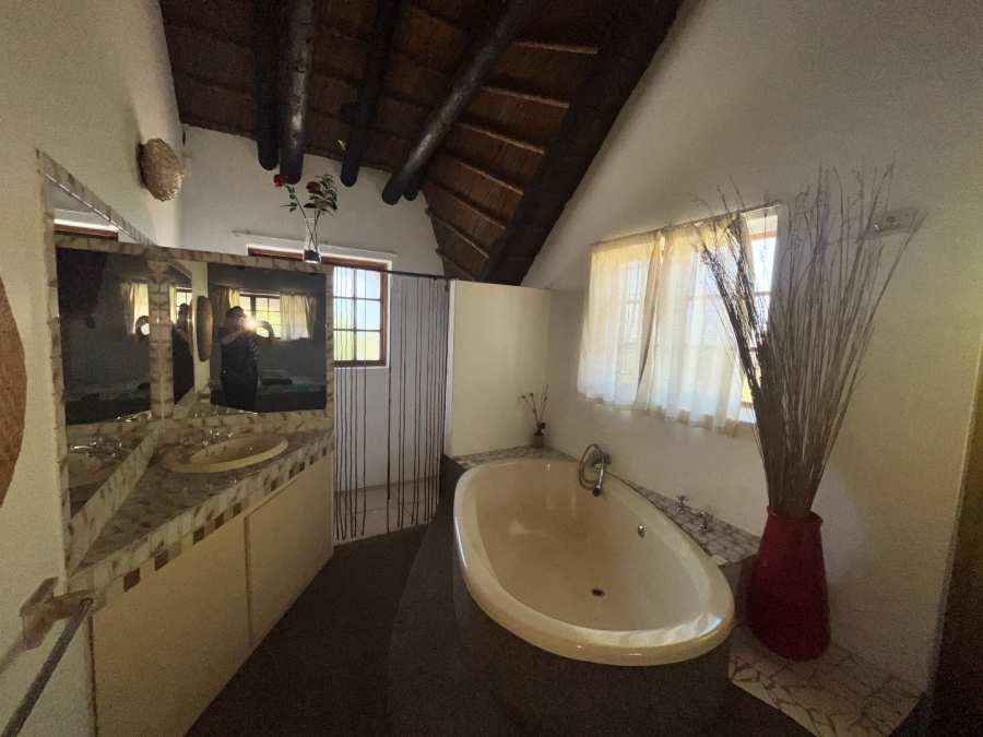 6 Bedroom Property for Sale in Ferreira Town Eastern Cape